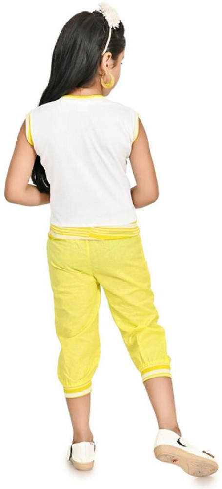 Yellow pants street style Street fashion  Cropped Pants Outfits Ideas   How To Wear Crop Pants  Crop Pants Outfit 