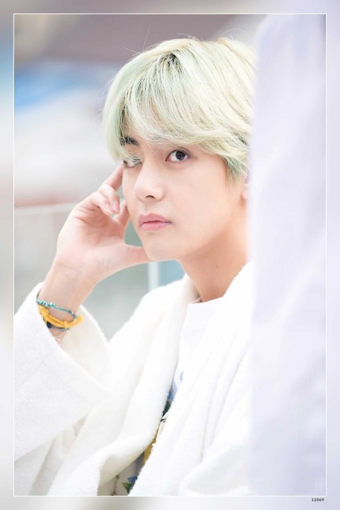 BTS V Become Viral as The Guy With Green Hair During the 2019 Grammy Awards   YouTube