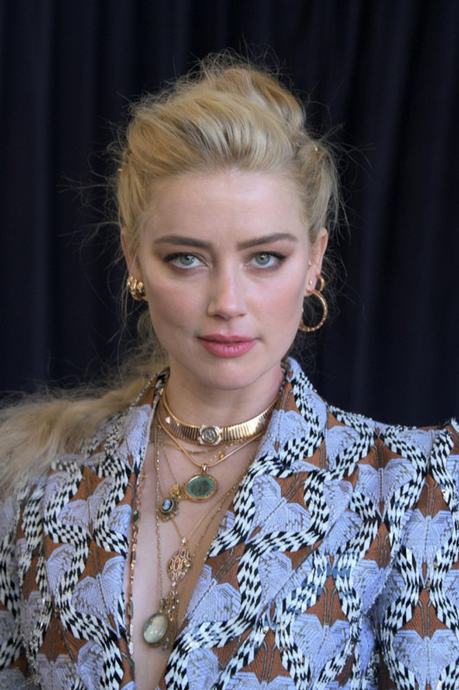Amber Heard Earrings 2025