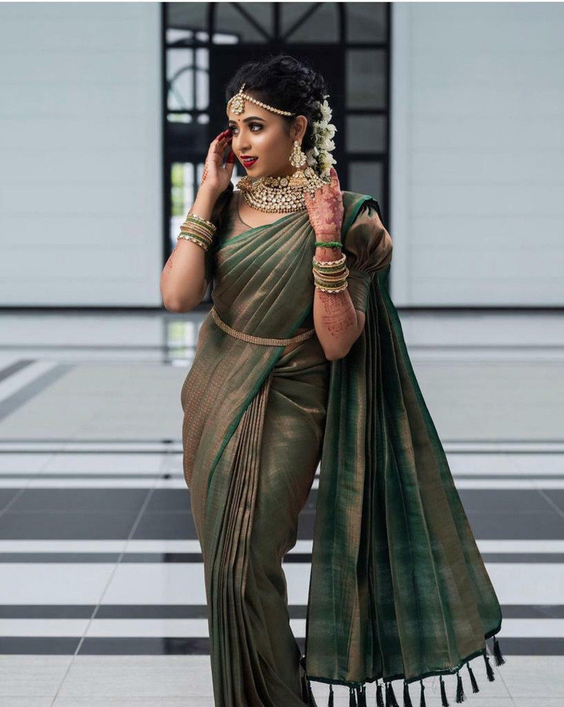 Details 181+ flipkart golden saree super hot vietkidsiq.edu.vn