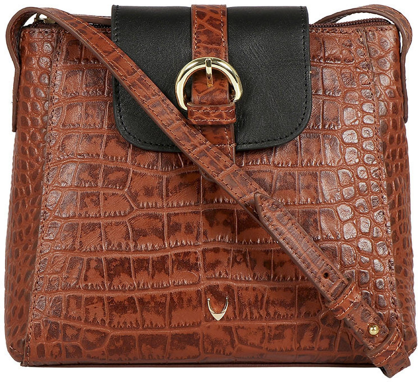 Aggregate 82+ hidesign sling bags flipkart esthdonghoadian