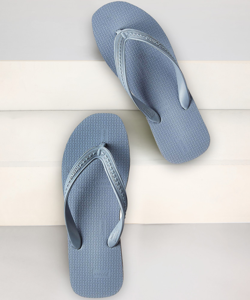 relaxo white chappal