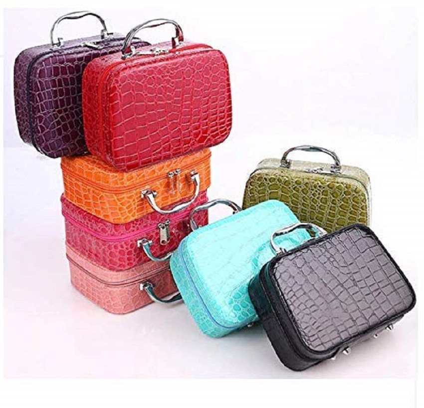 Discover 73+ hanging cosmetic bag with mirror super hot in.cdgdbentre