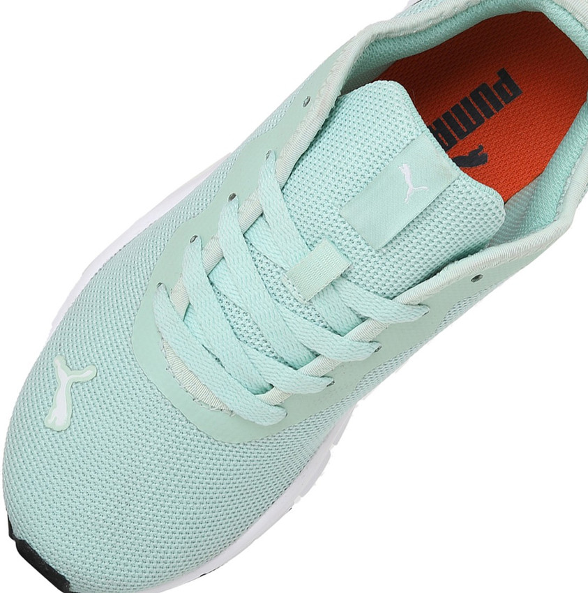 puma hustle v2 shoes