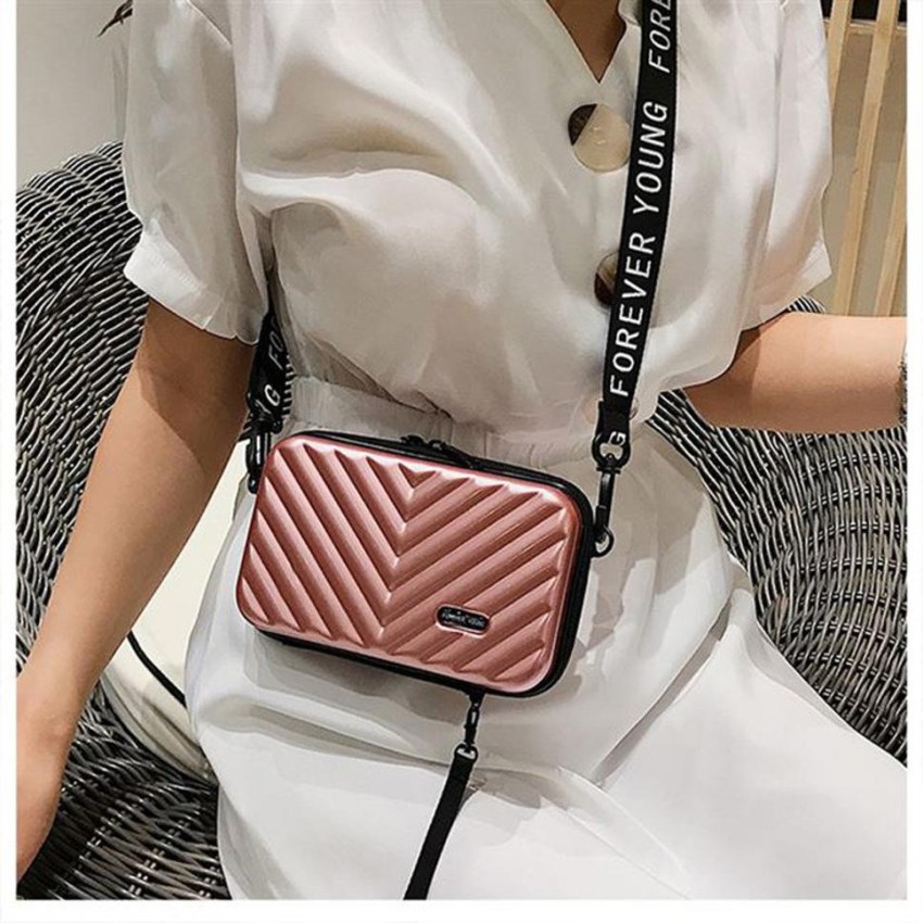 Buy SL5008 Black Polyurethane Quilted sling bag online | Looksgud.in